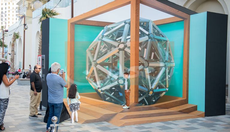 من أعمال مهرجان دبي كانفاس