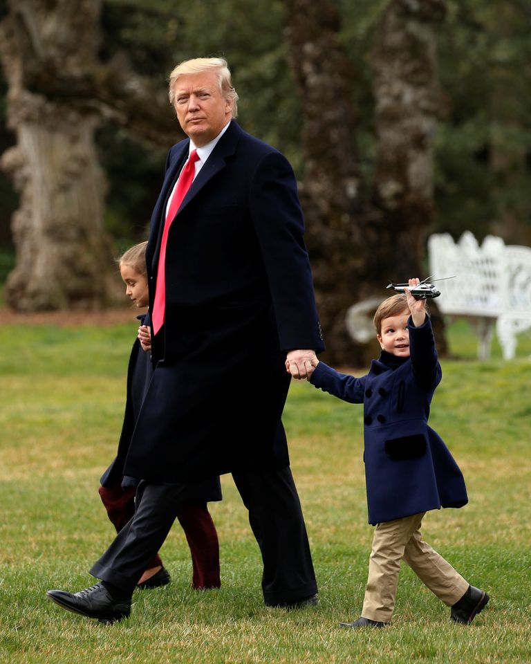ترامب برفقة حفيديه