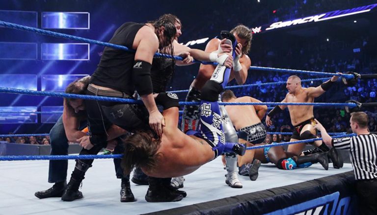 المصارعون على الحلبة