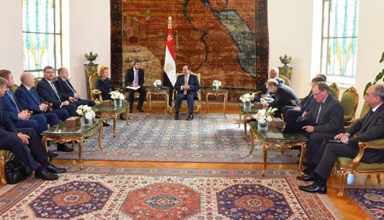 الرئيس المصري عبد الفتاح السيسي أثناء لقاء الوفد الروسي 