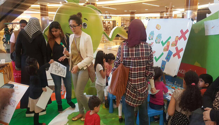 مشاركة الأطفال في الحملة الصحية بأحد مراكز التسوق 