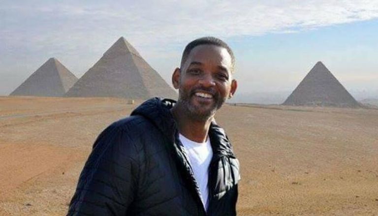 لقطات تذكارية لنجوم العالم بمنطقة الأهرامات