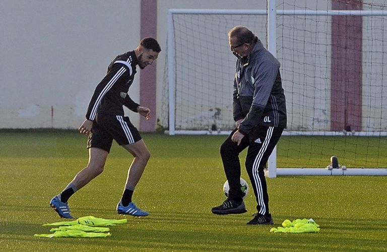 مدرب الكاميرون في حوار حصري للعين