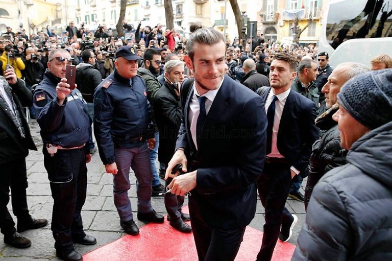 لاعبو الريال لدى وصولهم نابولي