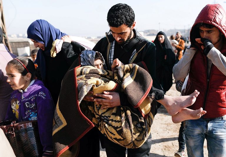 دموع الذعر واقتراب النجاة من جحيم الموصل