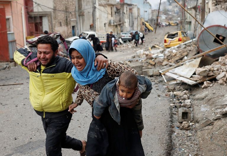 دموع الذعر واقتراب النجاة من جحيم الموصل