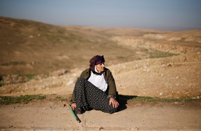 أمهات الموصل على ظهور الأبناء