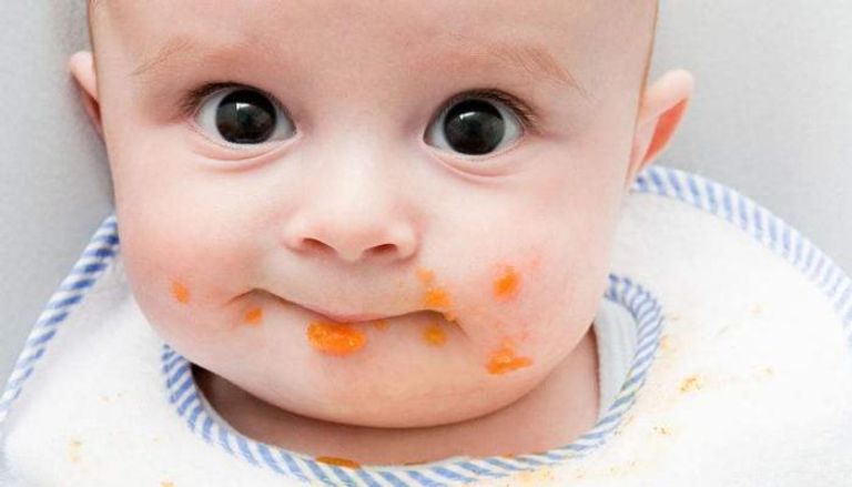 يمكنك إدخال الطعام الصلب في غذاء طفلك بعد 6 أشهر