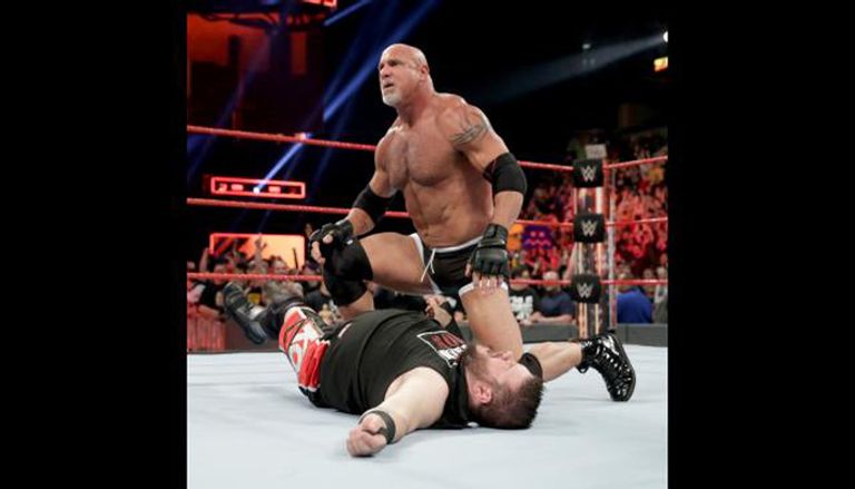 جولدبرج يقوم بحركة سبير ضد أوينز