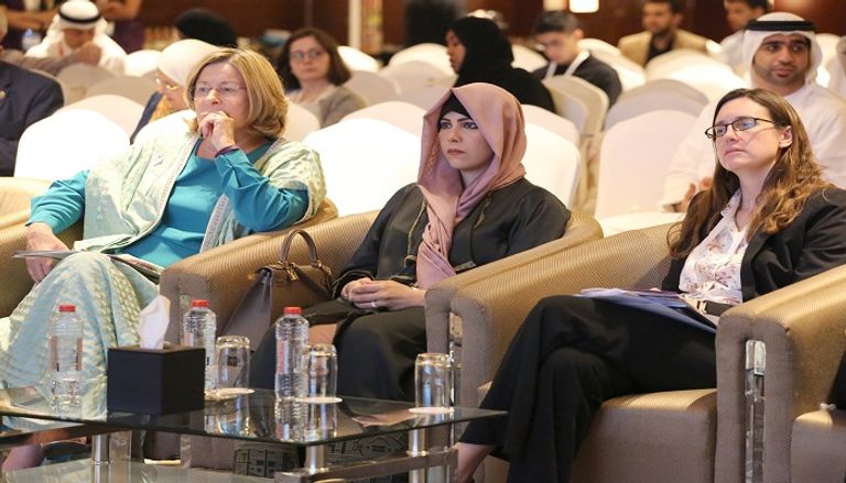 الشيخ أحمد بن سعيد آل مكتوم وإيزابيل بالهول