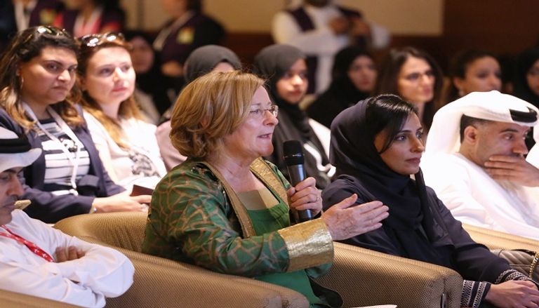 الشيخ أحمد بن سعيد آل مكتوم وإيزابيل بالهول