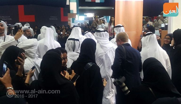 محمد بن زايد يزور معرض مجلسه لأجيال المستقبل