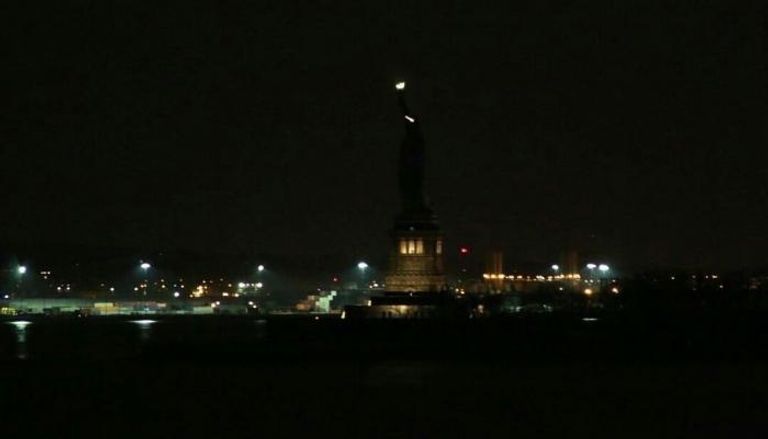 تمثال الحرية غرق في الظلام لساعات