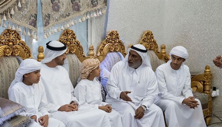 محمد بن زايد يقدم واجب العزاء في الشهيد خالد البلوشي