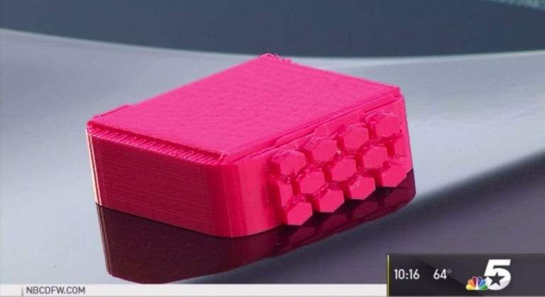 الجهاز يطلق هواءا باردا في اتجاه الرضيع