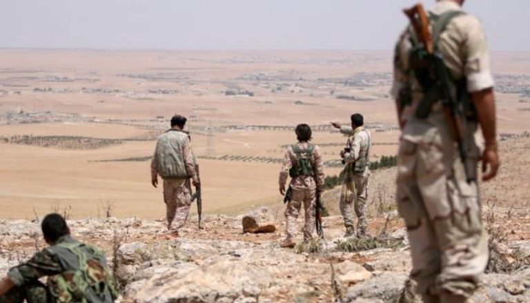 مسلحون أكراد في منبج (رويترز)