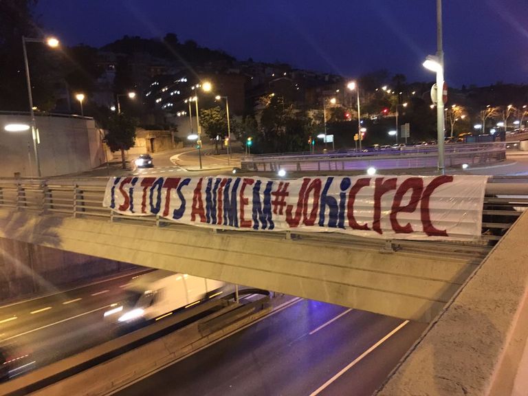 ميسي مع جماهير برشلونة