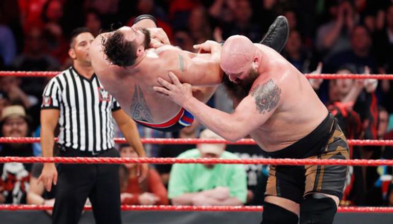 جولدبرج يوجه ضربة سبير إلى كيفين أوينز