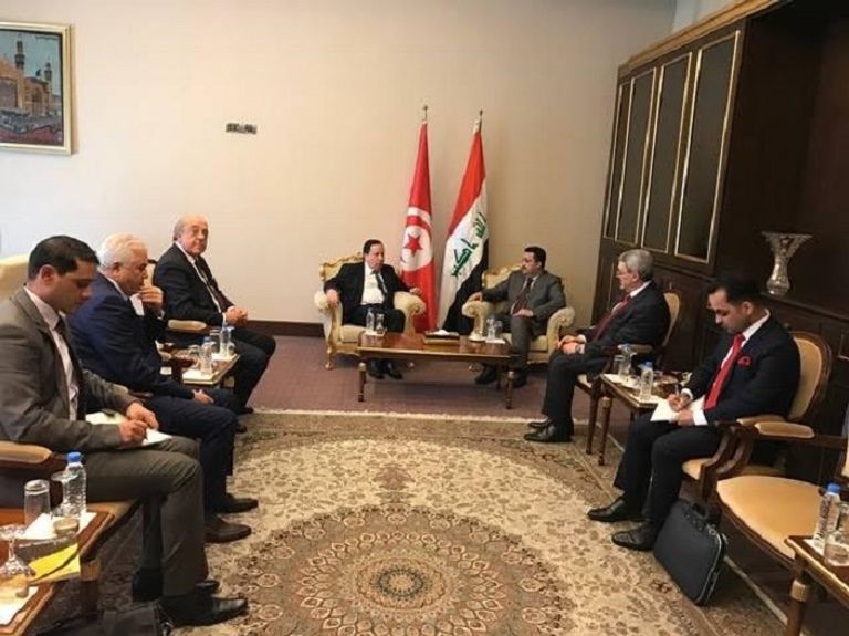 مع عدد من الوزراء