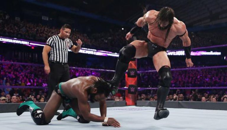 نيفيل يفوز باستسلام سوان