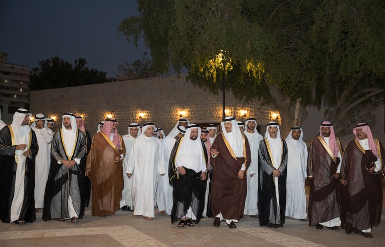 الشيخ سلطان القاسمي أثناء افتتاحه بينالي الشارقة 13