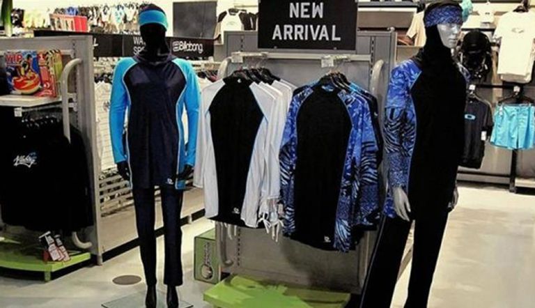 عالم الموضة يرحب بالملابس المحتشمة