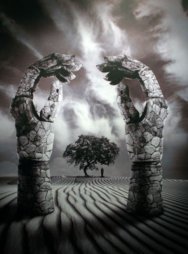 من لوحات معرض