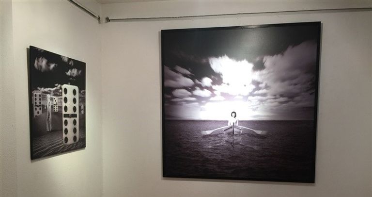 من لوحات معرض