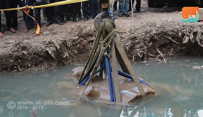 عملية انتشال الجزء الأخير من تمثال رمسيس الثاني