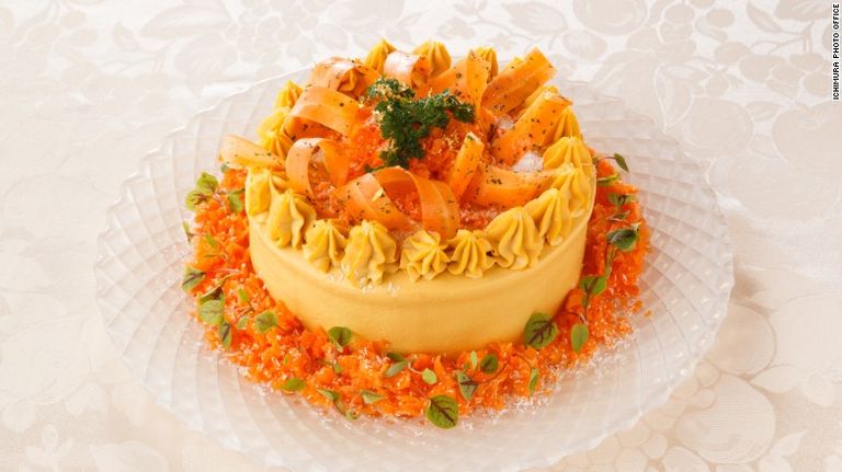 كعكة السلطة مصنوعة من الخضروات فقط