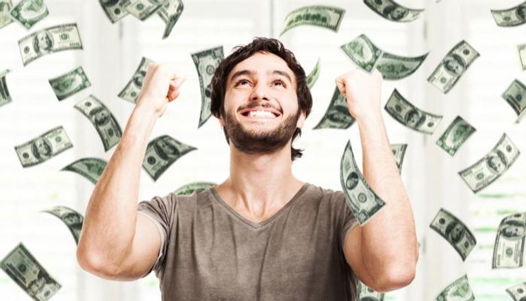 الثراء لا يتحقق بعد سن الـ٤٥ 