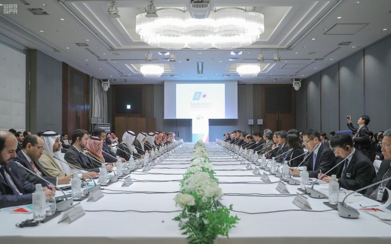 وزير البيئة السعودي يوقع اتفاقية مع نظيره الياباني