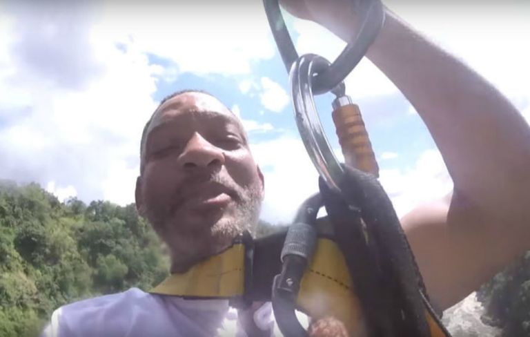 ويل سميث يقفز من ارتفاع 111 مترا