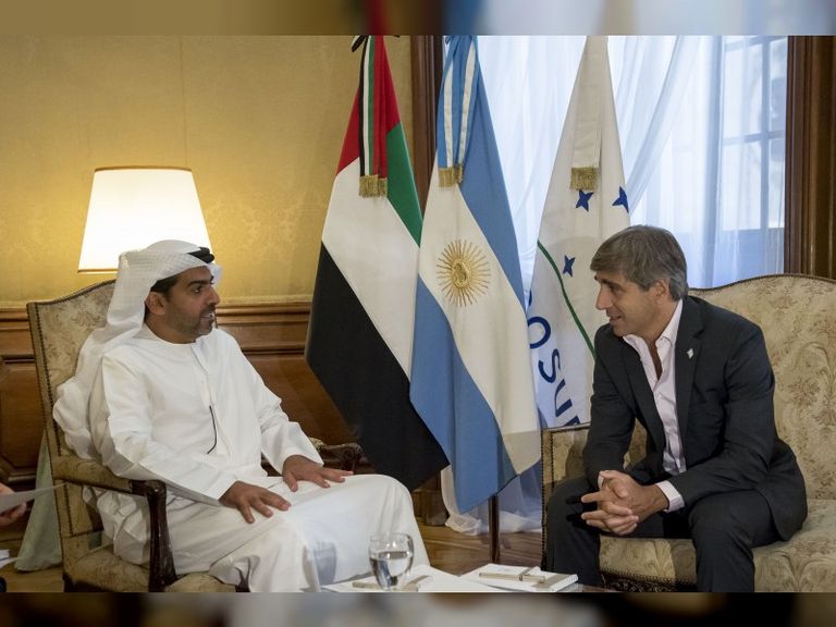 حامد بن زايد يلتقي وزير المالية الارجنتيني
