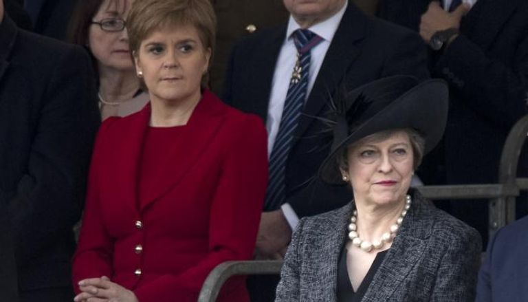 رئيسة وزراء اسكتلندا نيكولا ستورجون مع رئيسة وزراء بريطانيا تريزا ماي