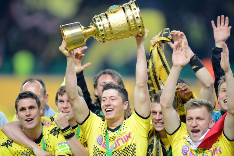 بايرن ودورتموند في نهائي العام الماضي