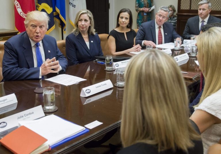 المصرية دينا باول جذبت اهتمام الصحافة العالمية