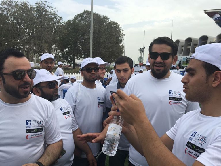 حسين الجسمي يشارك في مسيرة