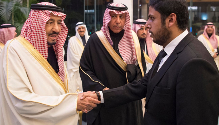 الملك سلمان يستقبل الطلبة السعوديين المبتعثين في الصين