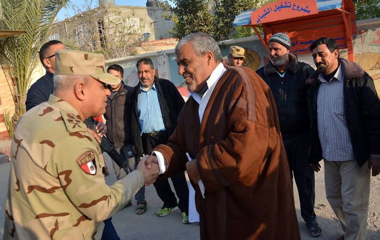 وزير الدفاع المصري خلال تفقده للقوات 