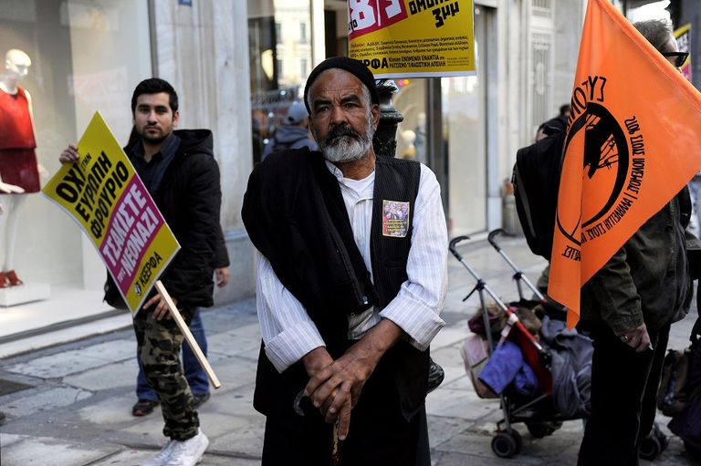 جانب من المظاهرات في أثينا - رويترز