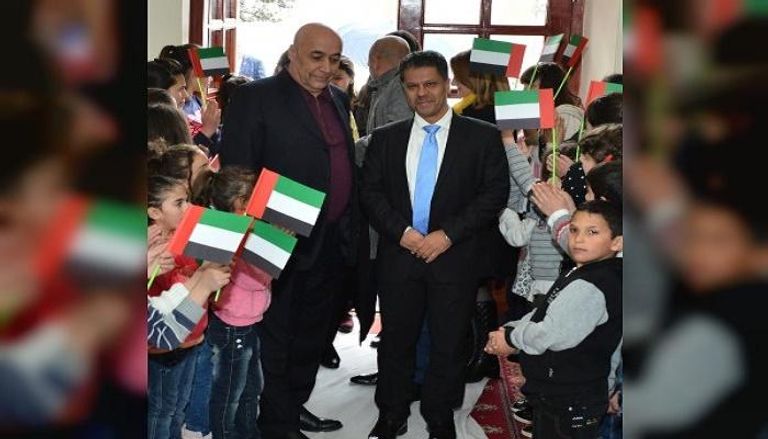 سفير الإمارات في يريفان يقدم مساعدات عينية لأيتام أرمينيا