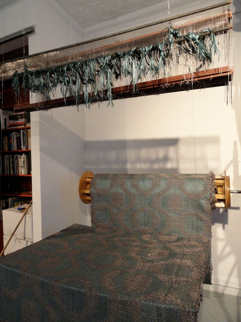 خورخي ليزارازو صاحب مشروع السجادة المعدنية