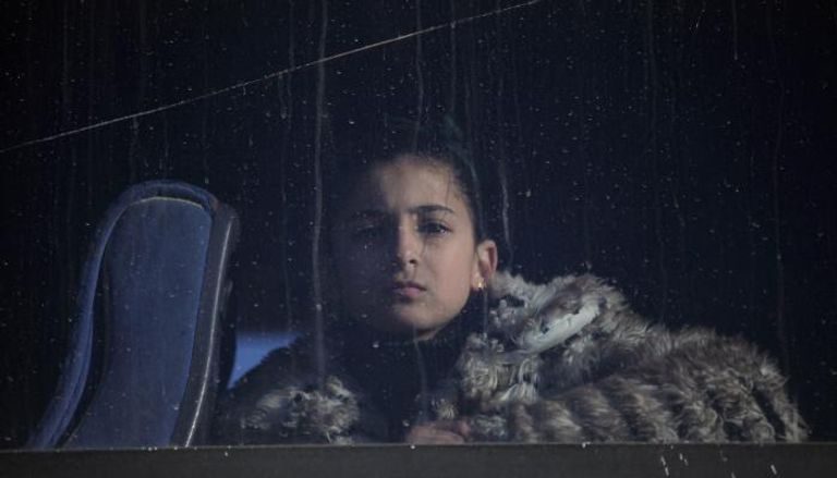 أطفال حمص خلال انتقالهم مع عائلاتهم إلى "الباب" (رويترز)