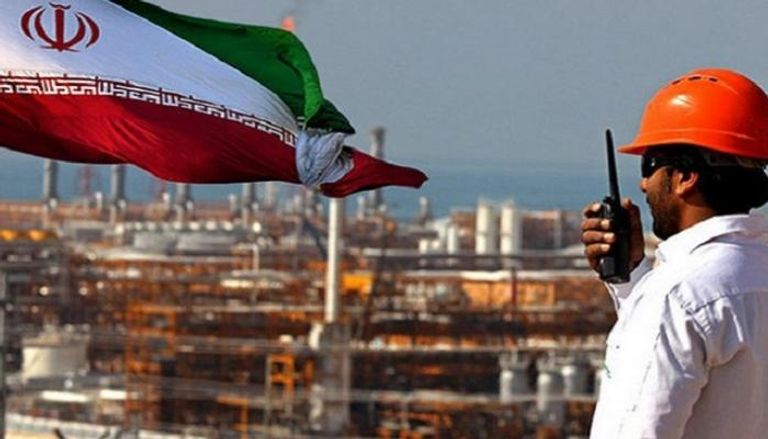 تسونامي يهدد حقول البترول في إيران