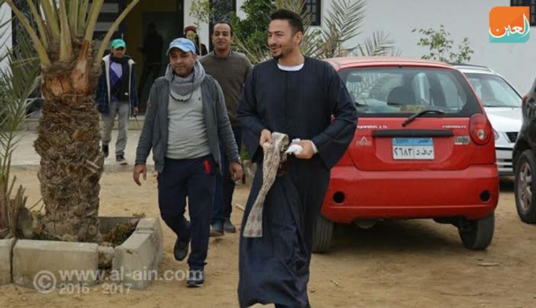 حمادة هلال بالجلباب الريفي