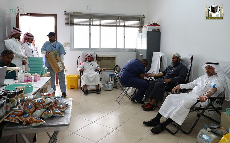 إقبال على التبرع بالدم للجنود السعوديين