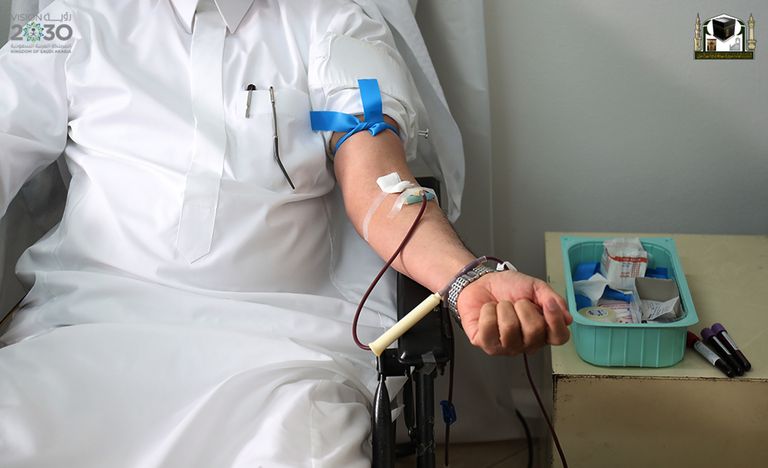 إقبال على التبرع بالدم للجنود السعوديين