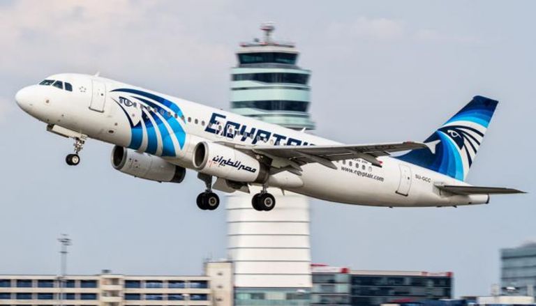 مصر للطيران تطبق حظر الأجهزة الإلكترونية إلى أمريكا