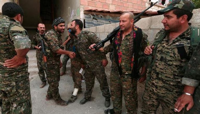 قوات كردية في شمال سوريا (رويترز)